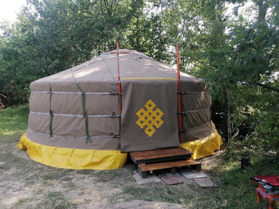 Yourte Mongole aux Nuits Insolites d'Argoumbat Campground/ 
RV Resort in Occitanie