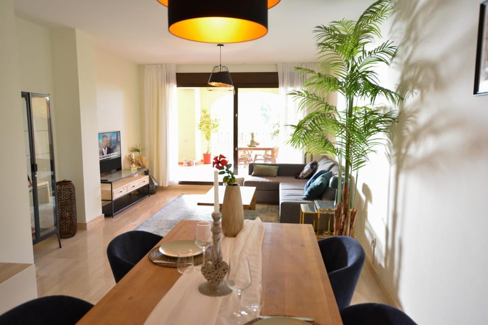 TV and multimedia, Living room, Dining area