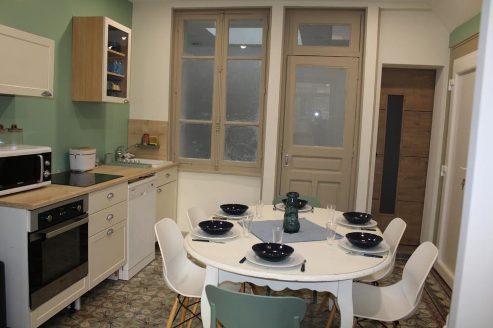 Kitchen or kitchenette, Dining area, dishwasher, oven, stove, toaster
