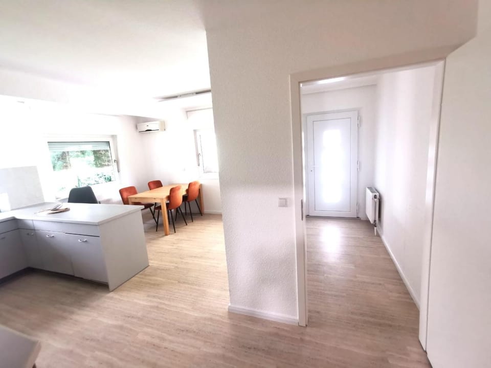 Monteur-Haus Prignitz Berlin Biesdorf, Marzan, Hellersdorf Apartment in Berlin