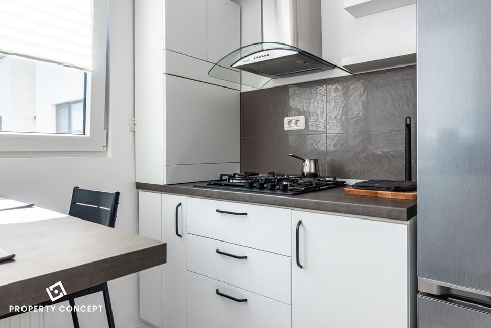 Kitchen or kitchenette, Dining area, stove