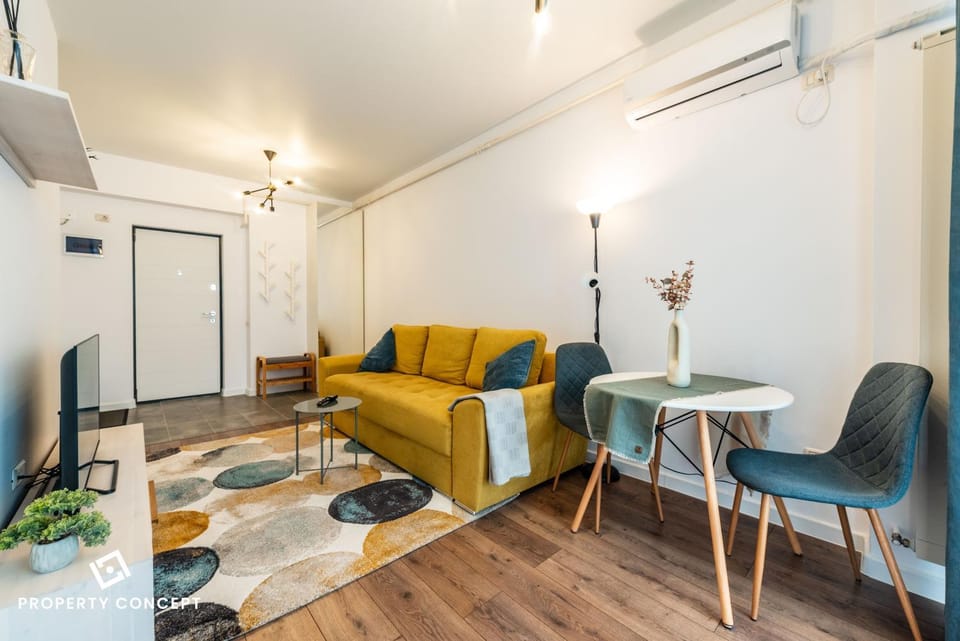 TV and multimedia, Living room, Seating area, Dining area, air conditioner