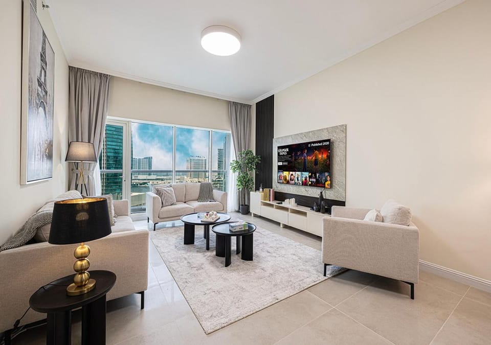 TV and multimedia, Living room, Seating area, Evening entertainment