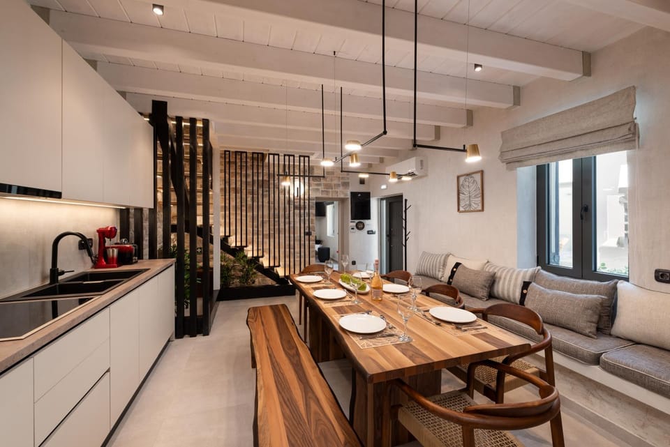 Kitchen or kitchenette, Living room, Food and drinks, Dining area