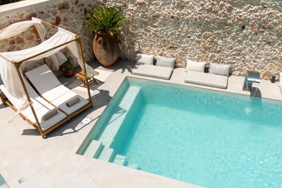 Pool view, Swimming pool, sunbed