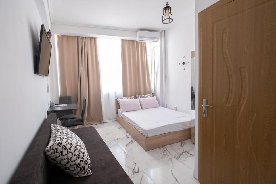 Bed, TV and multimedia, Photo of the whole room, Bedroom, towels, wardrobe