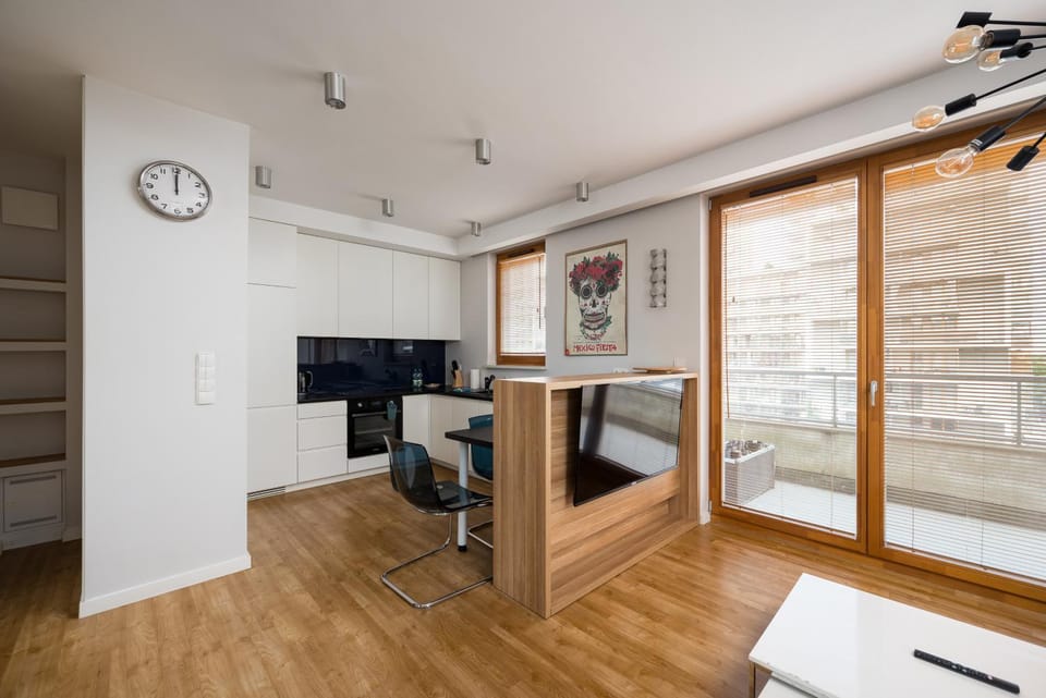 Bed, TV and multimedia, Kitchen or kitchenette, Living room, Photo of the whole room, Seating area