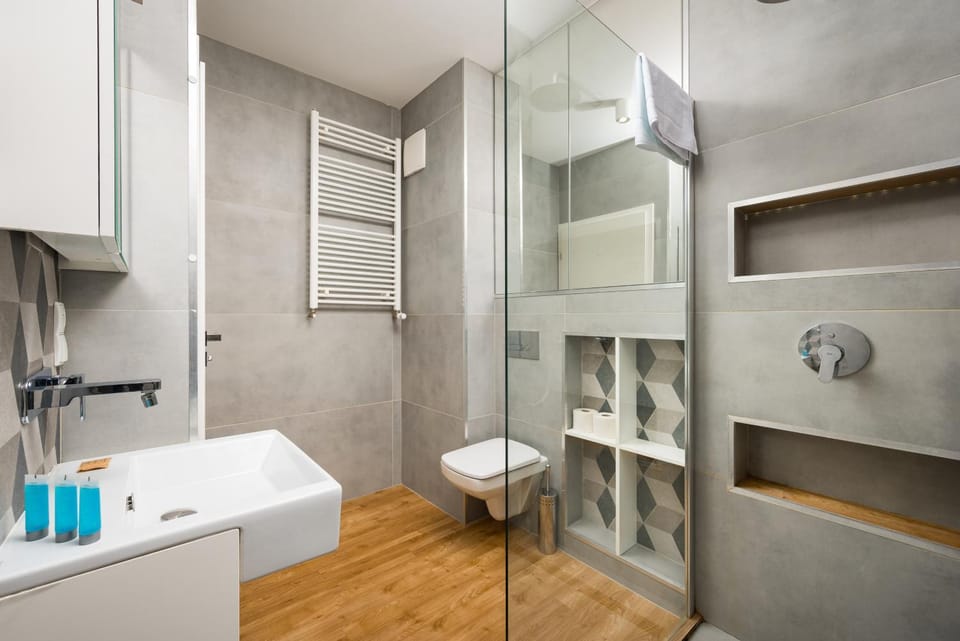 Shower, Toilet, Bathroom, towels