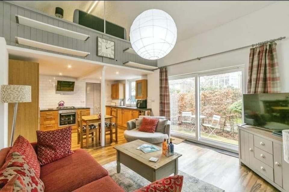 Kitchen or kitchenette, Dining area, Evening entertainment