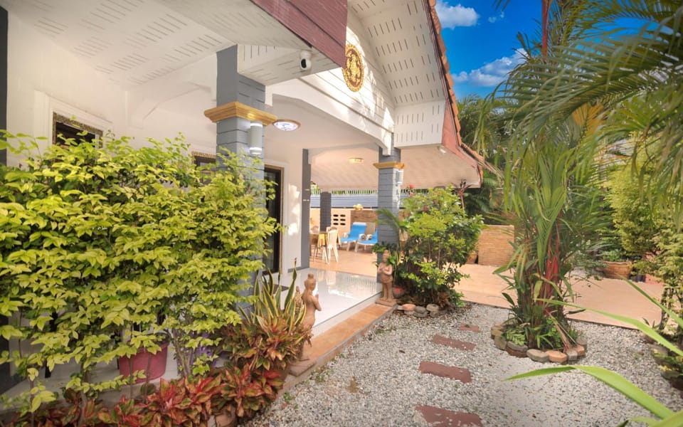 Property building, Day, Garden, Garden, Garden view