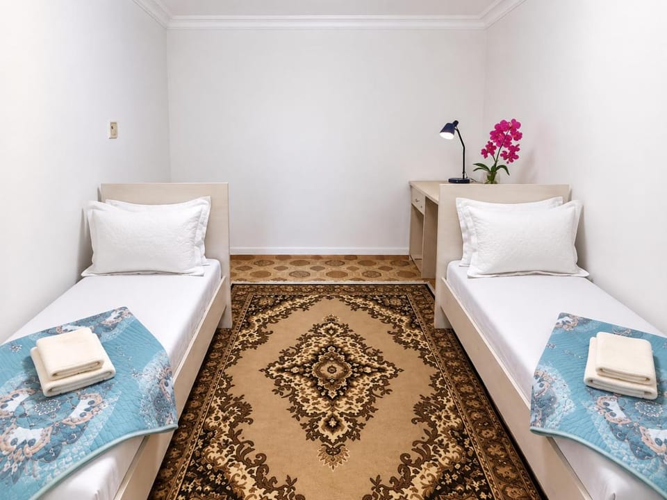 Bed, Photo of the whole room, towels