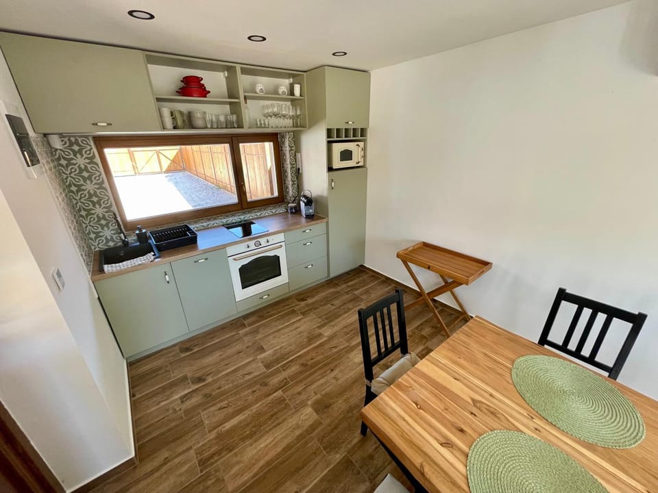 Kitchen or kitchenette, oven, stove
