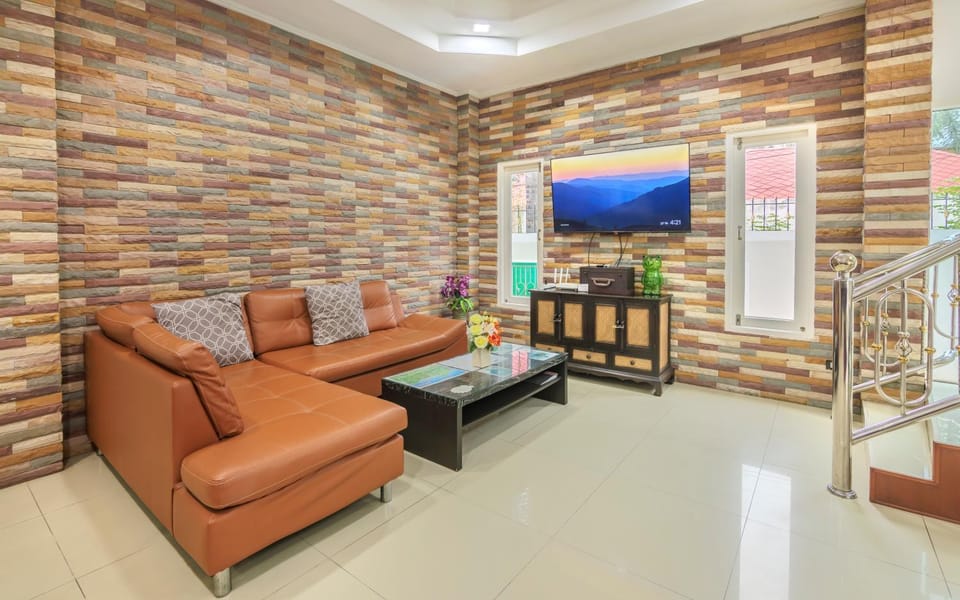 Communal lounge/ TV room, TV and multimedia, Living room, Seating area