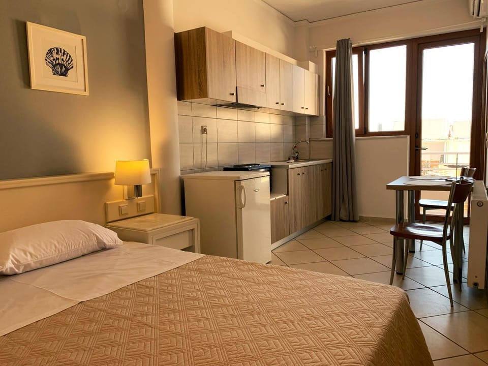 Bed, Kitchen or kitchenette, Photo of the whole room