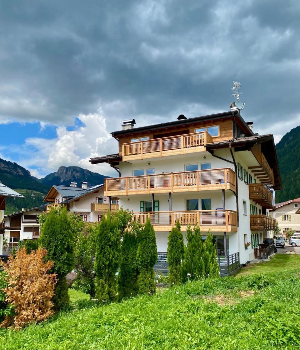 Property building, Day, Natural landscape, Mountain view