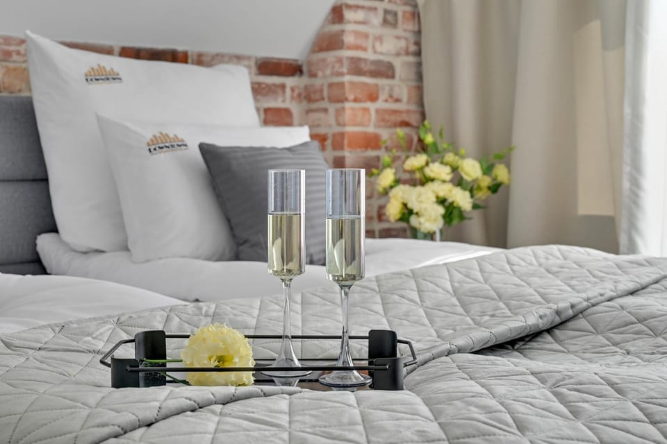 Bed, Living room, Photo of the whole room, Seating area, Bedroom