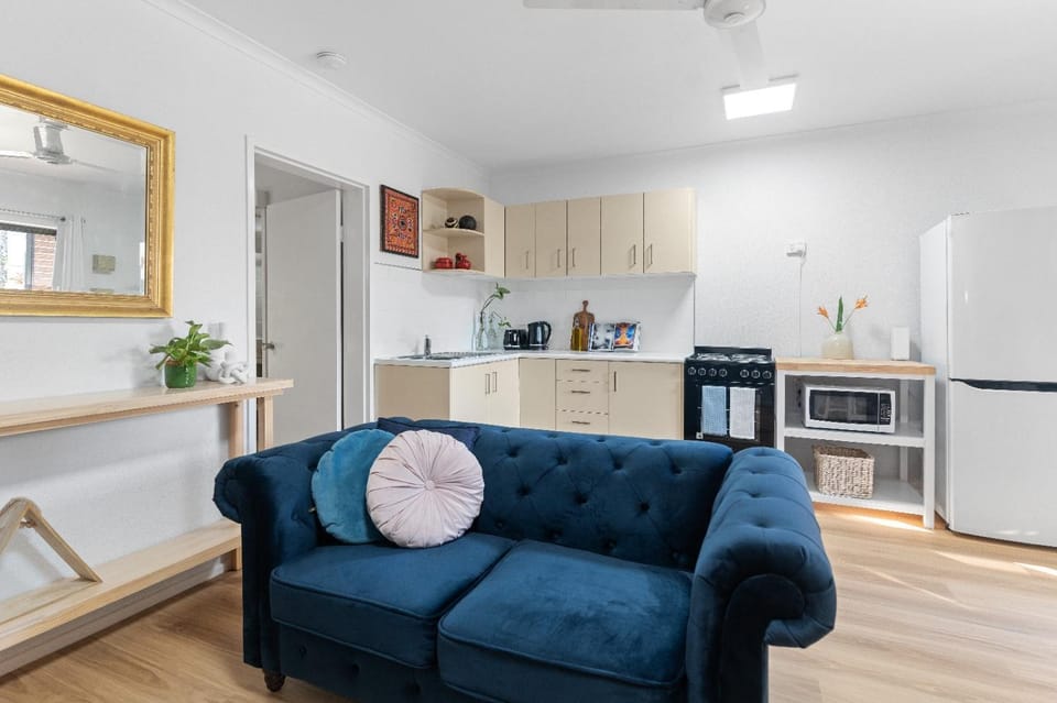 Kitchen or kitchenette, Living room, Seating area
