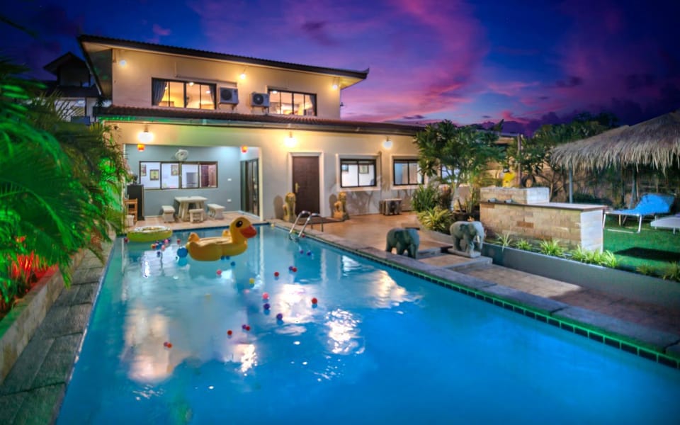 Property building, Night, Garden, Garden view, Swimming pool, sunbed
