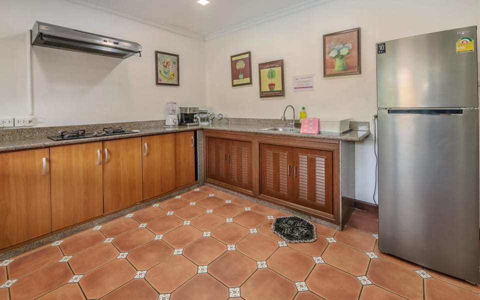 Kitchen or kitchenette, Kitchen or kitchenette, oven, stove