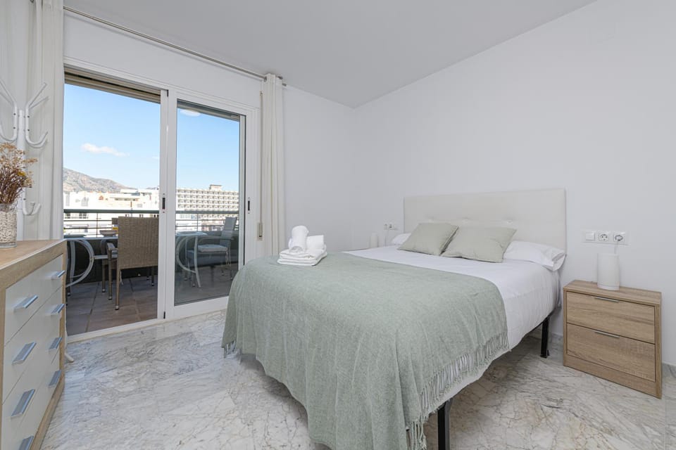 Bed, Balcony/Terrace, Photo of the whole room, Bedroom, towels