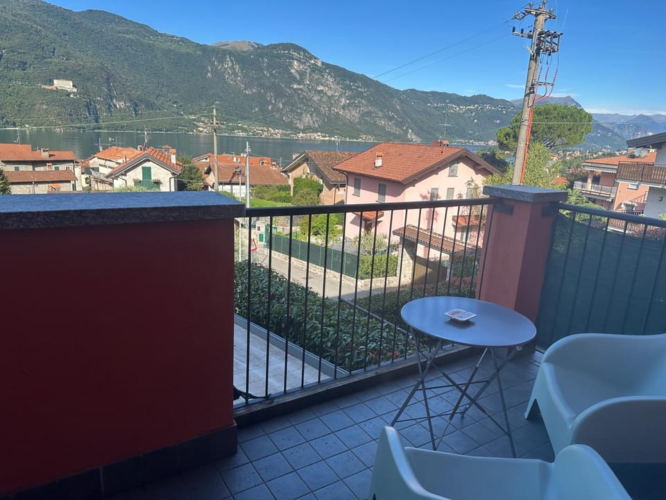 Leon Home - Lake view apartment for 5 guests Apartment in Province of Lecco