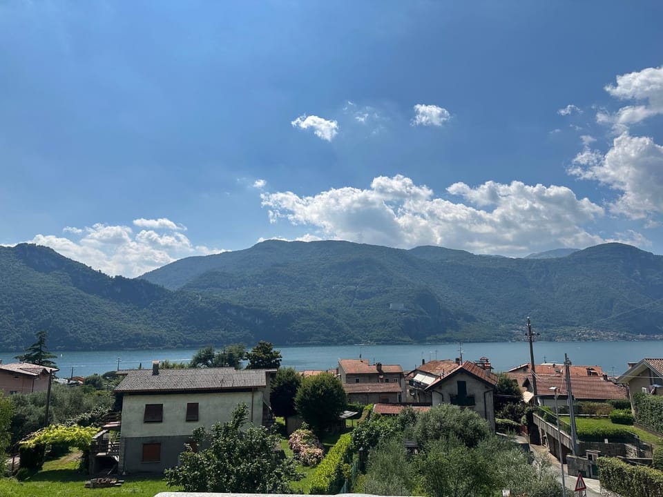 Leon Home - Lake view apartment for 5 guests Apartment in Province of Lecco