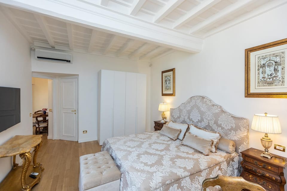 Bed, TV and multimedia, Photo of the whole room, Bedroom, wardrobe, air conditioner