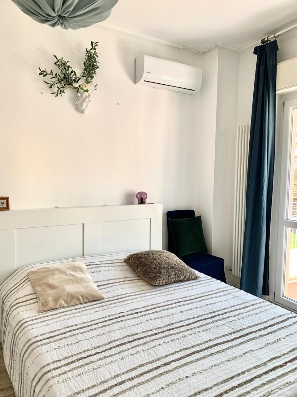 Bed, Bedroom, air conditioner