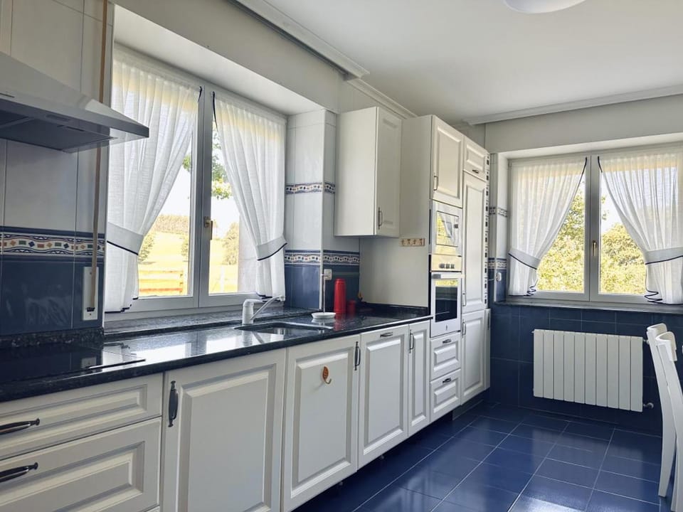 El Rancho - 13801 House in Cantabria