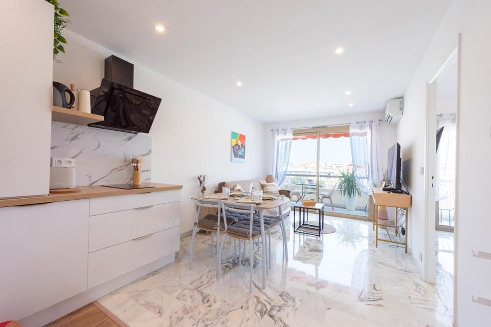Kitchen or kitchenette, Living room, Dining area