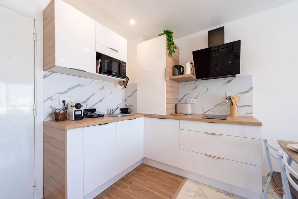Kitchen or kitchenette, stove