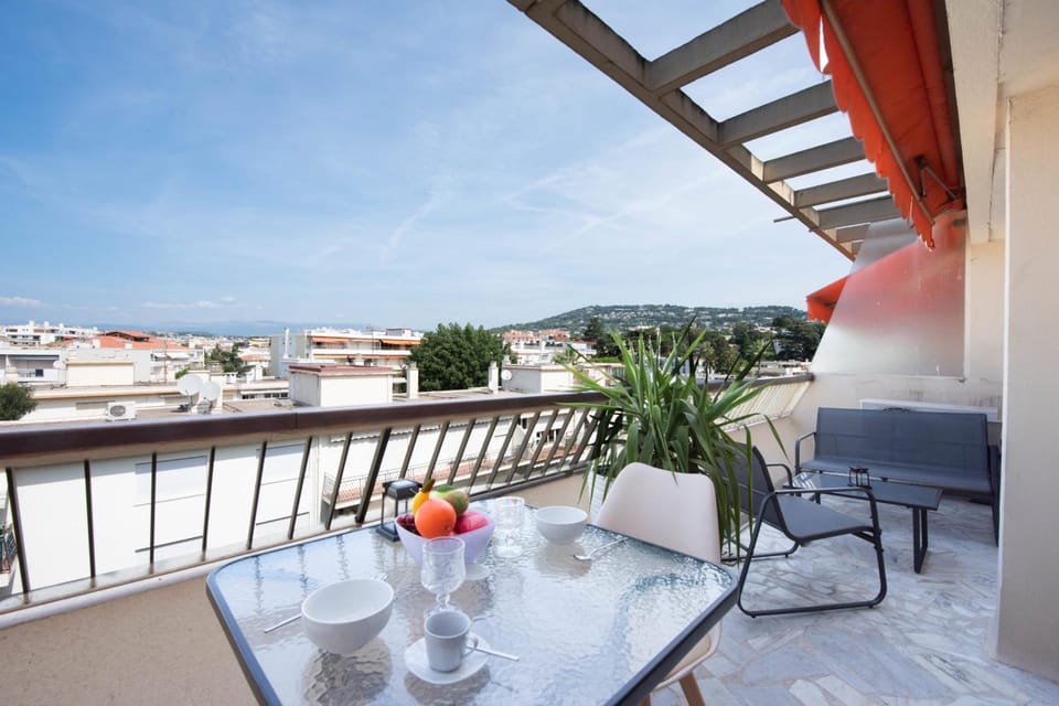 View (from property/room), Balcony/Terrace, Dining area