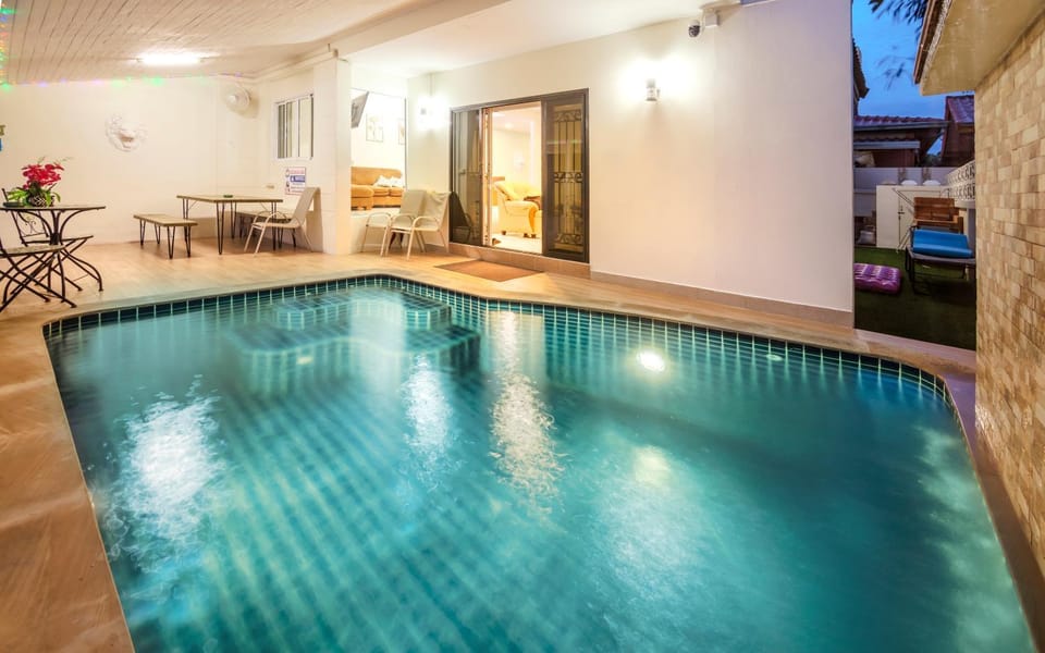 Pool view, Swimming pool, sunbed