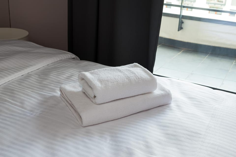 Bed, Photo of the whole room, Bedroom, towels