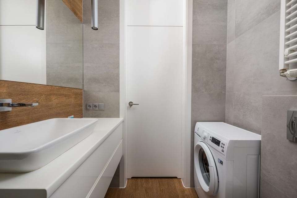 Bathroom, towels, washing machine