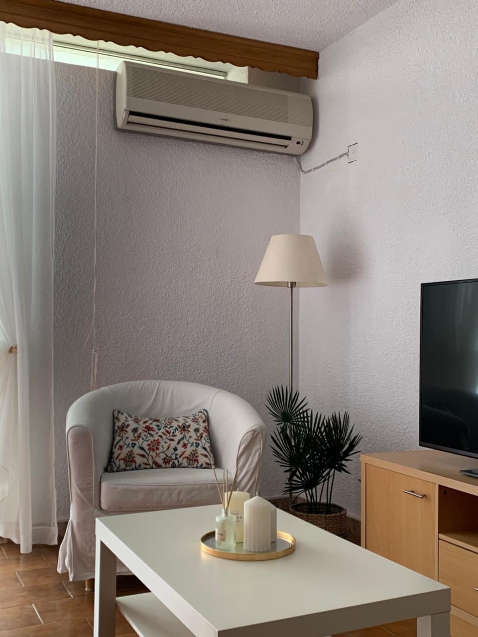 Living room, air conditioner
