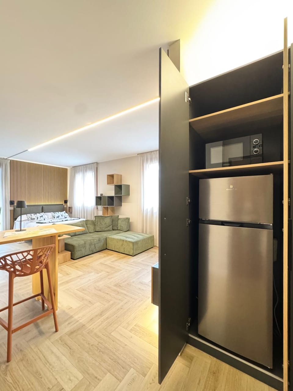 microwave, kitchen