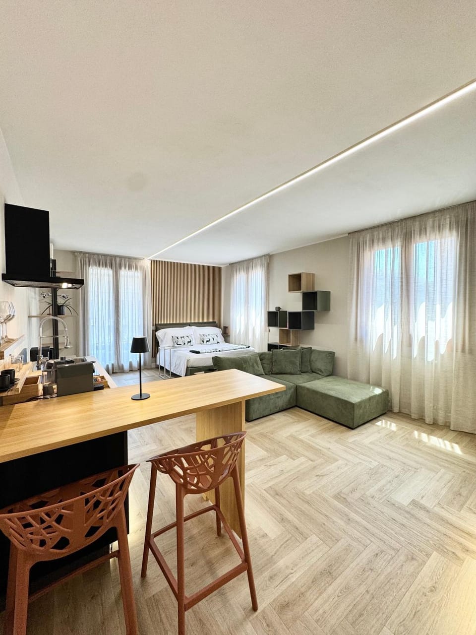 Bed, Kitchen or kitchenette, Living room, Photo of the whole room, Seating area, Dining area, Bedroom