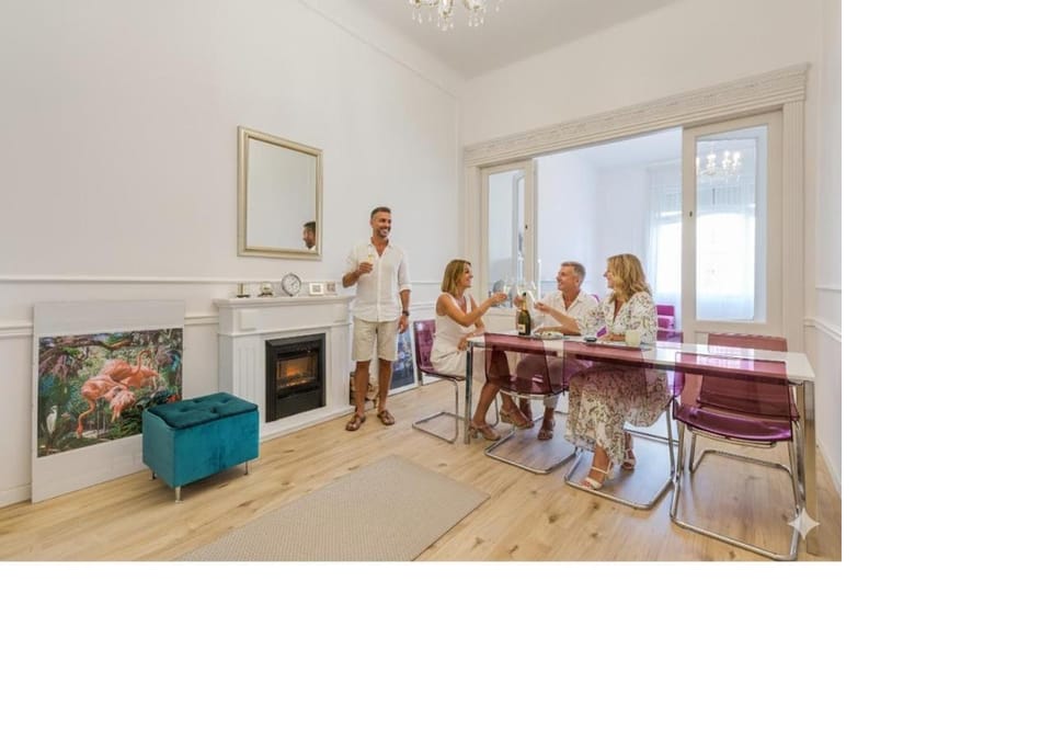 Day, Living room, Dining area, Meals