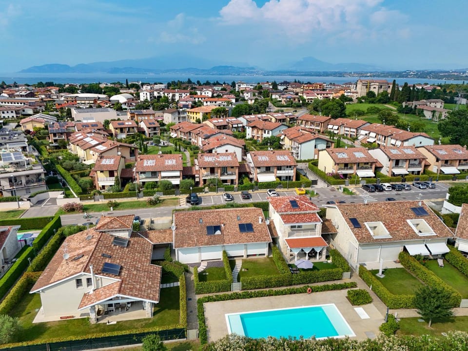 Property building, Facade/entrance, Off site