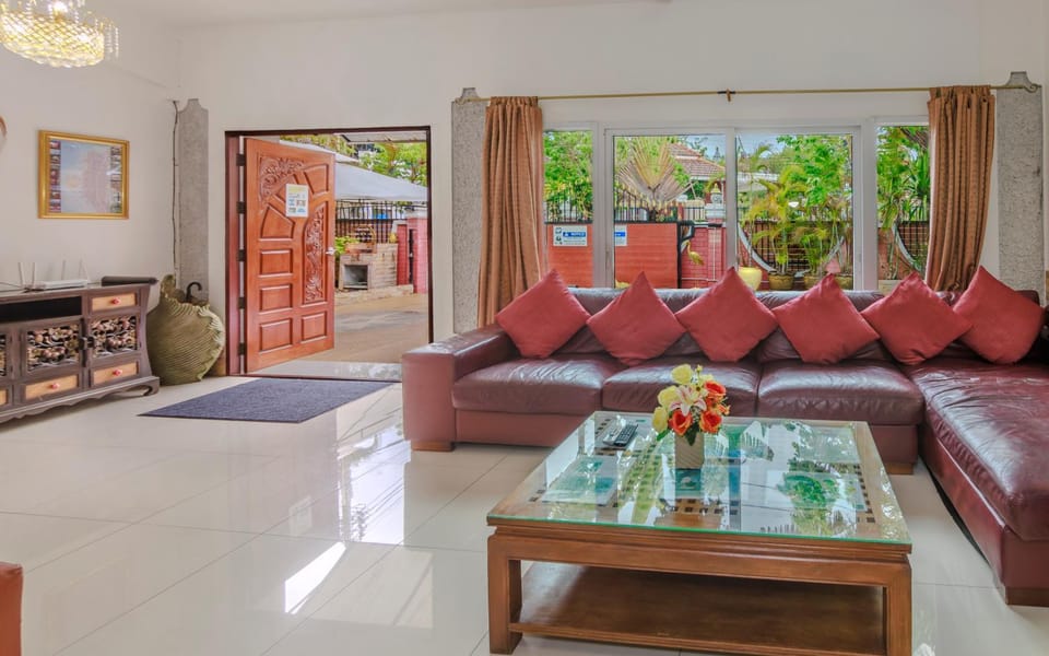 Communal lounge/ TV room, Living room, Seating area