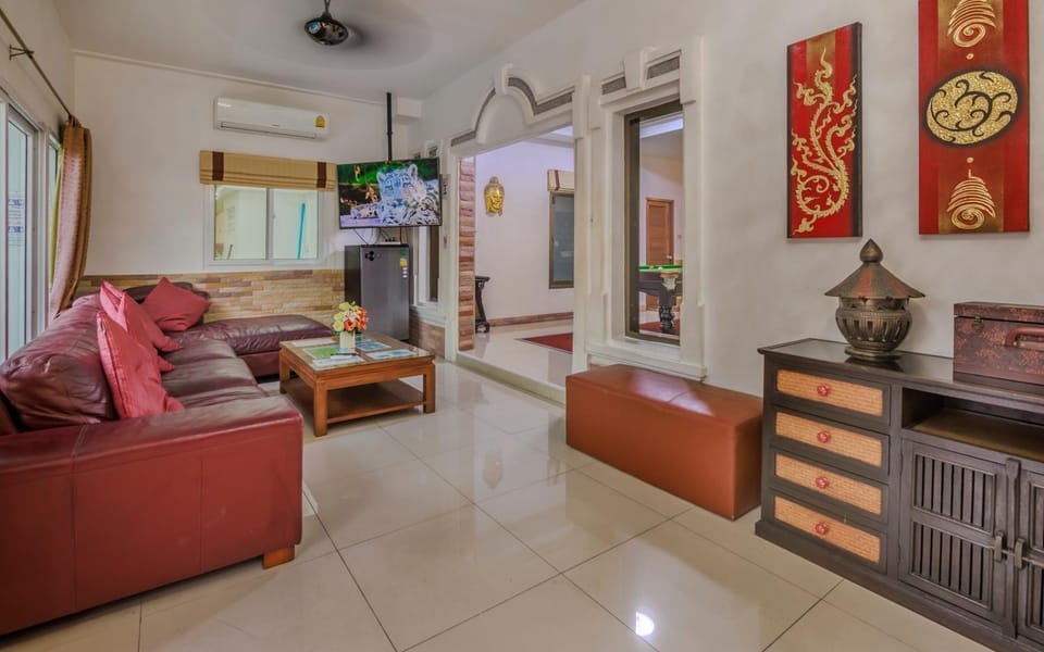 Communal lounge/ TV room, Communal lounge/ TV room, TV and multimedia, Living room, Seating area, air conditioner