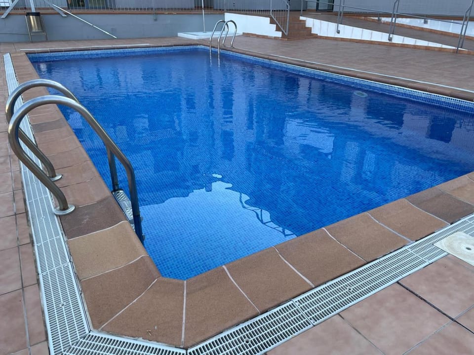 Swimming pool, Swimming pool