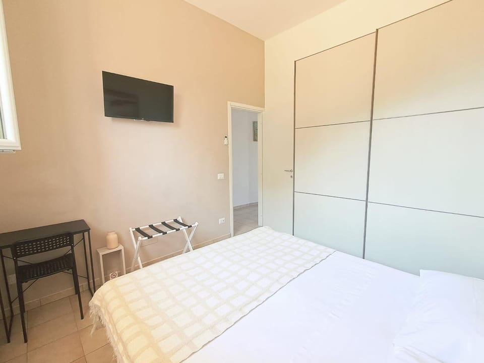 Bed, TV and multimedia