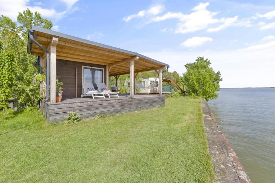 The River Reeds Chalet House in Bratislava