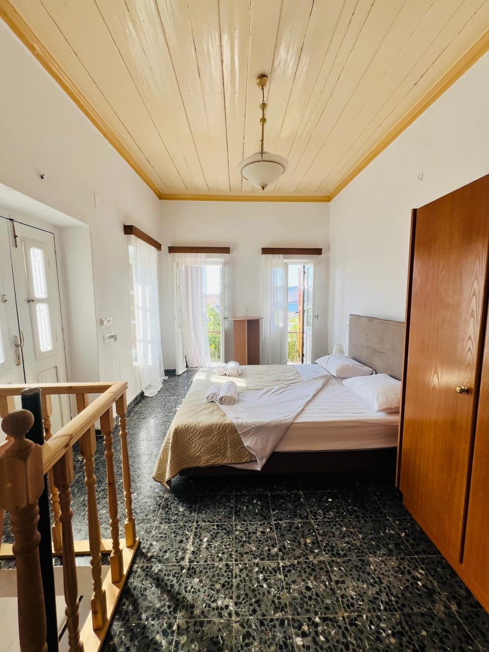 Photo of the whole room, Bedroom