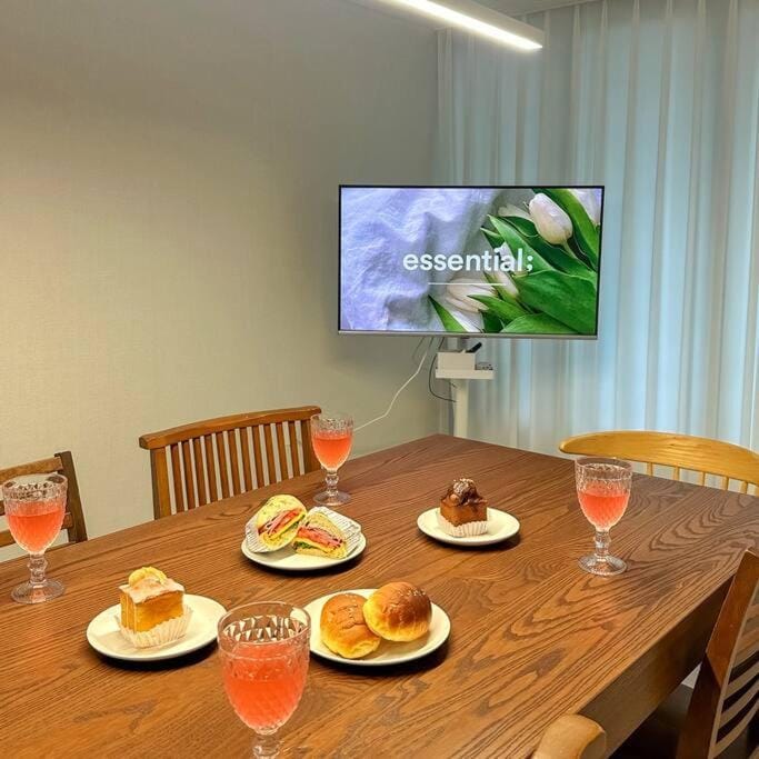 Kims house 3BedRoom #BIFF #jagalchimarket #gukjemarket #nampo #metro3min Apartment in Busan