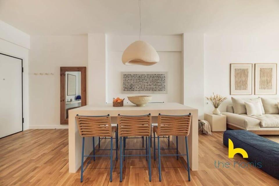 Marina View Haven - King Beds and Cosy Fireplace Apartment in Pireas