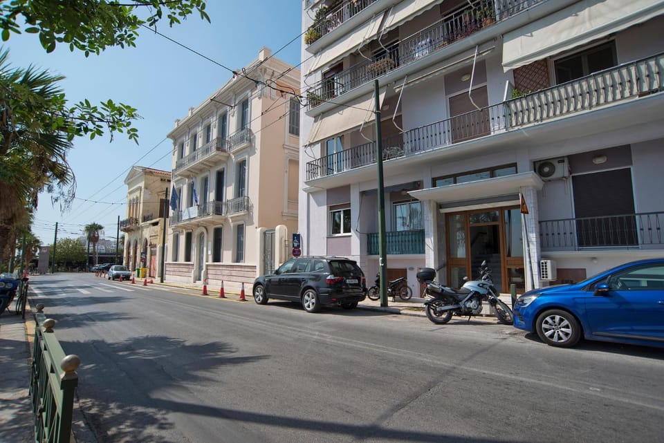 Property building, Day, Neighbourhood, City view, Street view, Location, Parking