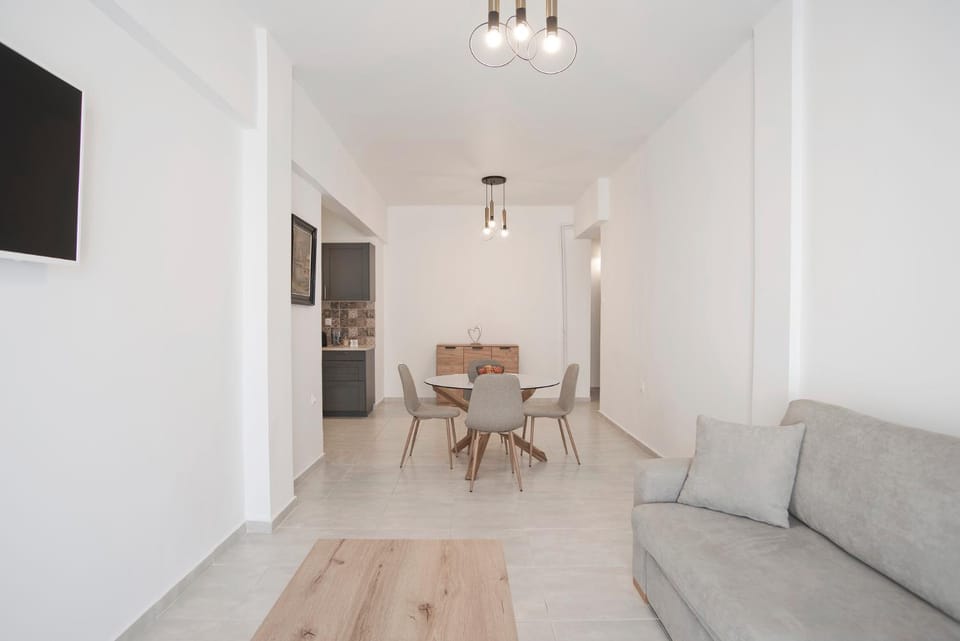 TV and multimedia, Kitchen or kitchenette, Living room, Seating area, Dining area